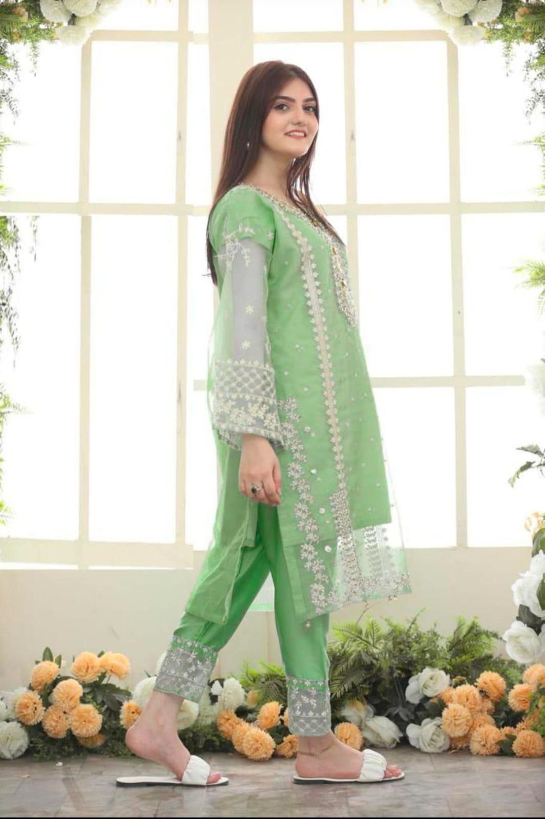 Elegant 3-Piece Green Organza Embroidered Suit for Women – Shirt, Trouser & Dupatta