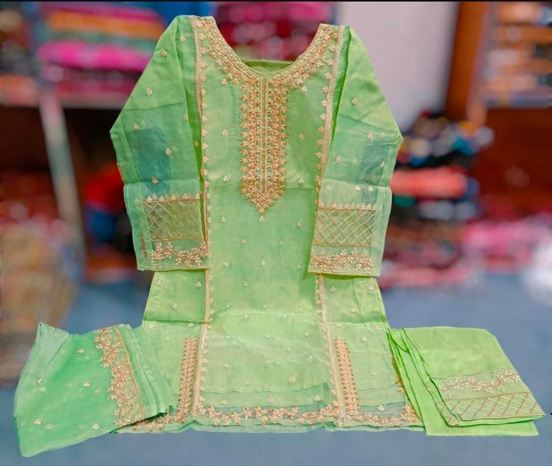 Elegant 3-Piece Green Organza Embroidered Suit for Women – Shirt, Trouser & Dupatta