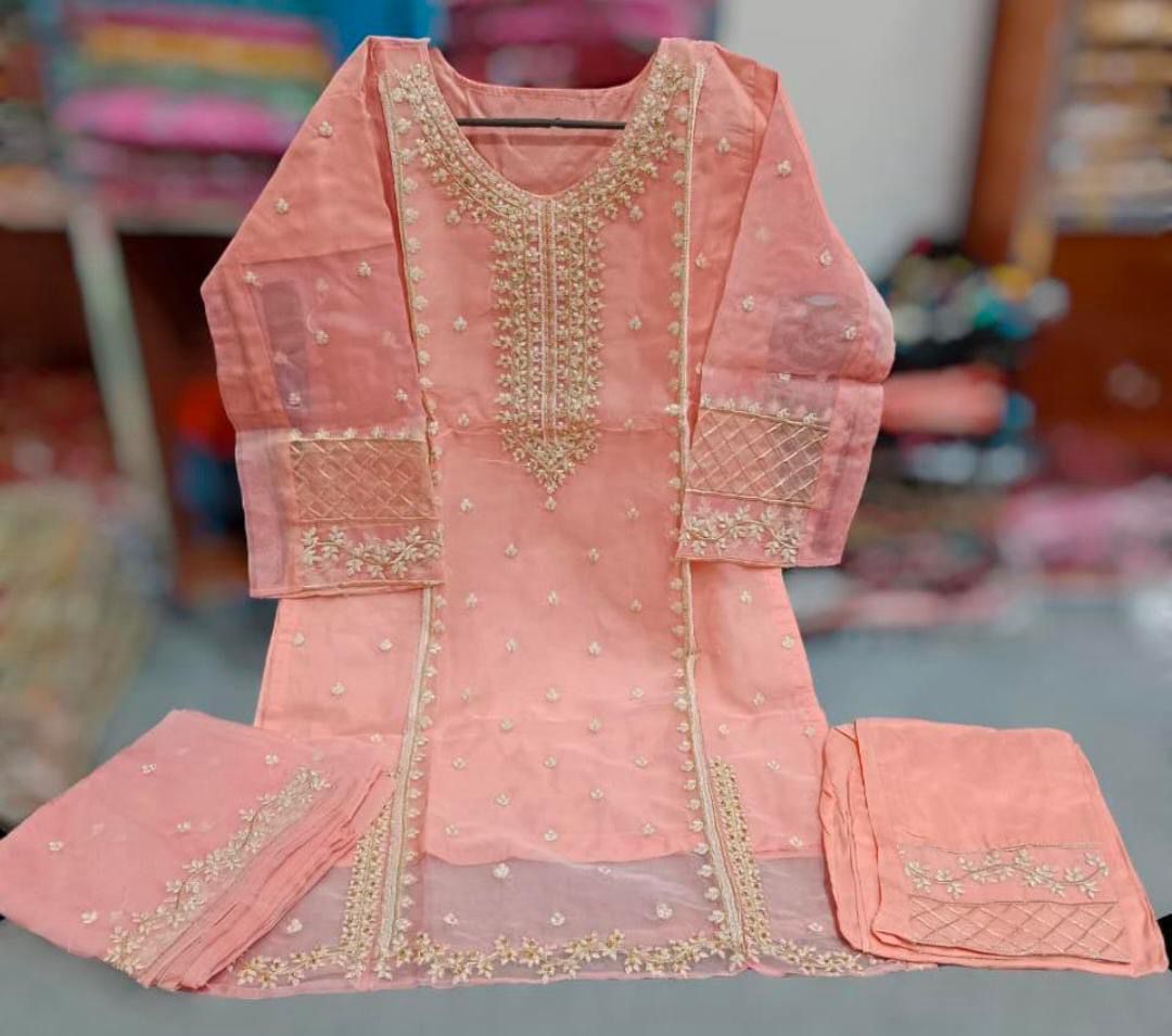 Elegant 3-Piece Pink Organza Embroidered Suit for Women – Shirt, Trouser & Dupatta