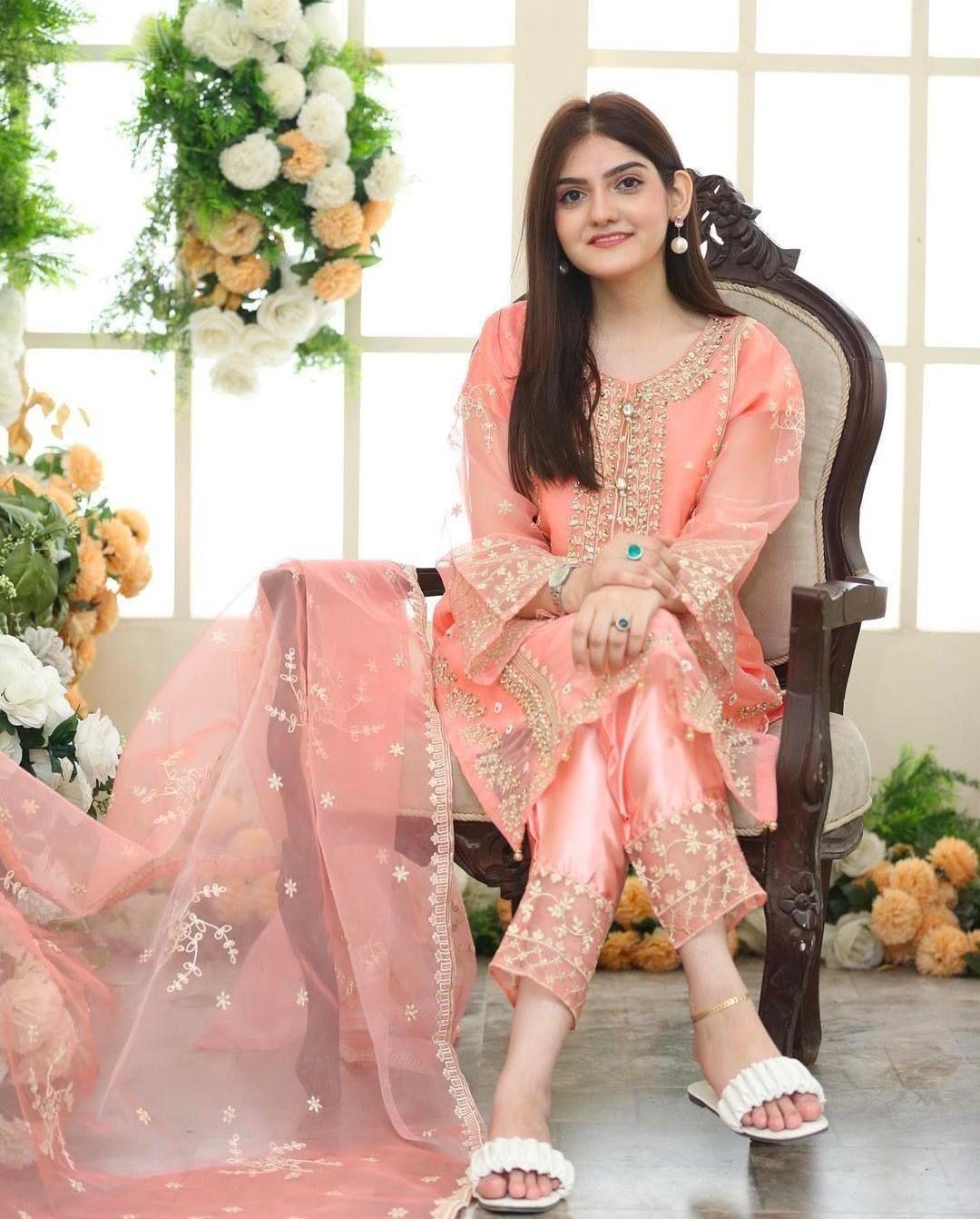 Elegant 3-Piece Pink Organza Embroidered Suit for Women – Shirt, Trouser & Dupatta